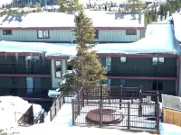 Timber Run Hotels near Arrow
