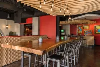 Ramada by Wyndham Austin South - bar