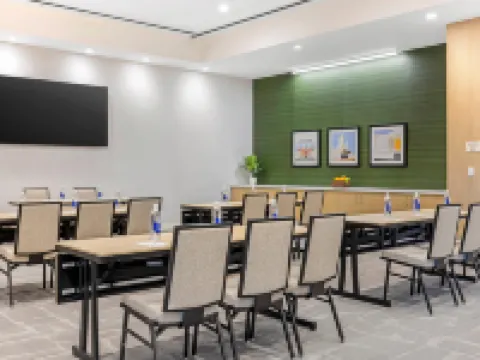 Cambria Hotel Burbank Airport Hotels in Burbank