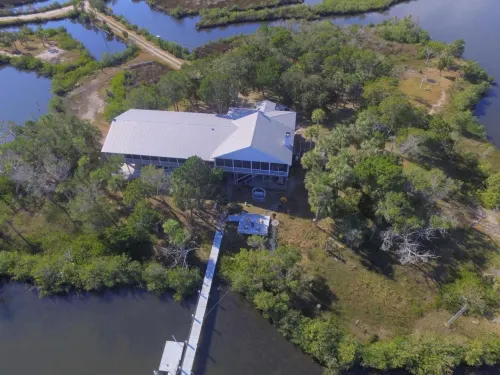 Crystal River Lullaby B&B - parking