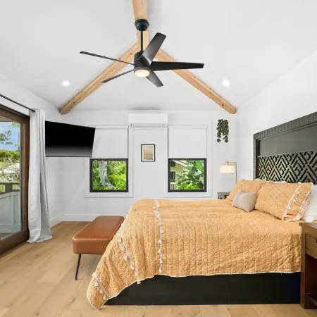 The Lagoon: 4 Bd Home. Pool, Jacuzzi, Waterslide, Home Theater & AC. Sleeps 17