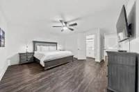 Modern Hot Springs Lakefront Condo
