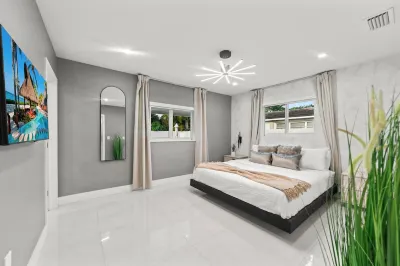 Family Retreat: Pool, Games & Private Apartment Hotel in zona Frost Museum of Art