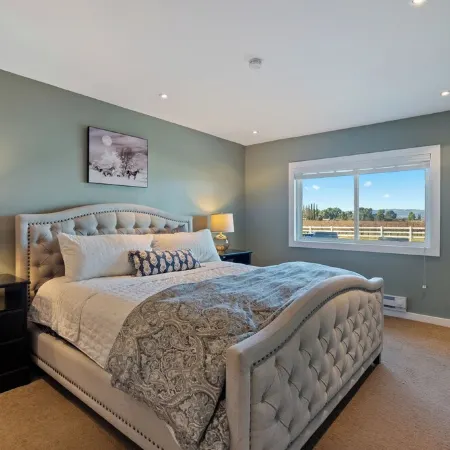 Boots & Barrels Ranch-2 master bedrooms,2 add'l bedrooms,3 baths, views, firepit