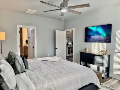 Hub City Haven-New 3 BR/2 BA Home, Pet Friendly in Moore near outdoor activities クロフト・パッセージ・パルメット・トレイル・パーキング周辺のホテル