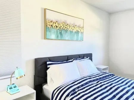 Beach House, Pool, Garage, 10 Min to Beach