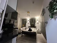 Fabulous Apartment to Acton Town Hotels in London Borough of Ealing