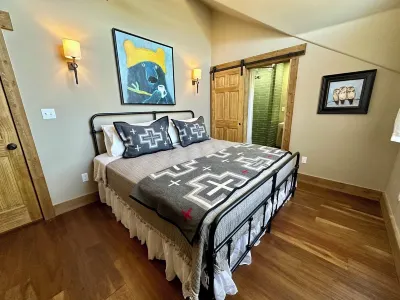 Luxurious Condo - New Construction in Angel Fire 이글 네스트 호 주변 호텔