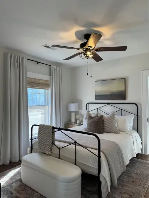 Cozy and accomodating designer home near downtown and McKennan Park - sleeps 10+