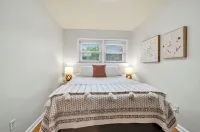 Elegant, Artsy Home in N. Royal Oak! - Homestays