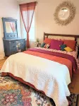 Three-Bedroom Apt, 1st Floor, Close to Downtown