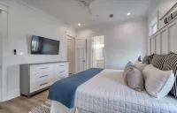 Luxury 4BR @ The Osprey, Steps To Beach, Pool, Private Boat Slip on Cotton Bayou