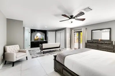 Pool+2 King Bed+Central Location Hotel dekat Florida International University