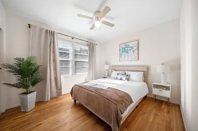 Charming 3-bedroom house in Rolling Hills Estates with WiFi 愛荷華戰艦博物館附近的飯店