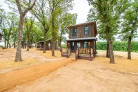 The Nuthatch Cabin 15 Min to Magnolia Baylor Hotels in Elm Mott