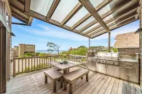 The Castle Rock Estate by AvantStay Steps From Arch Cape beach w Hot Tub Sauna Hotels in Arch Cape