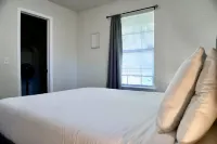 Cozy Home- Zoos Museums Fun Step From Your Door Hotels in 