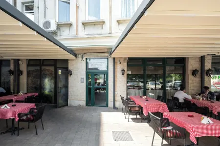 Highline Downtown ApartHotel Oldtown Unirii Square Отели рядом с достопримечательностью «Здание банка CEC»