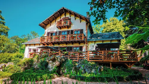 Le Chalet Montégut Hotels in Saint-Menoux