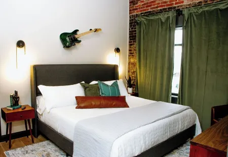 The Aaron is a charming 2-bedroom/ 2 bathroom apartment.