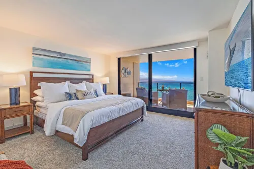 Luxury Oceanfront Mahana Kaanapali. WHALE WATCH FROM LIVING ROOM SWIVEL CHAIRS!