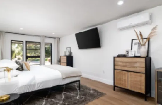 Spacious 6-bdrm Resort home in Scottsdale , Sleeps 16+ fitness room, Pickleball