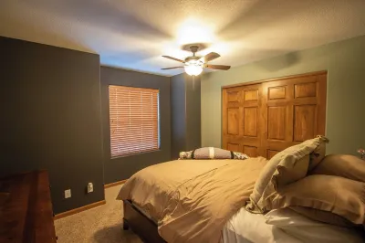 Updated 3-bedroom 2.5-Bathroom townhome with AC and WiFi in Evansville