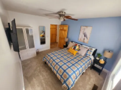 Delightful 3-Bedroom Home on the New River Hotels in Summers County