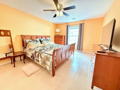 Vibrant 2-bedroom 2-bathroom townhome minutes to Fort Jackson and Downtown