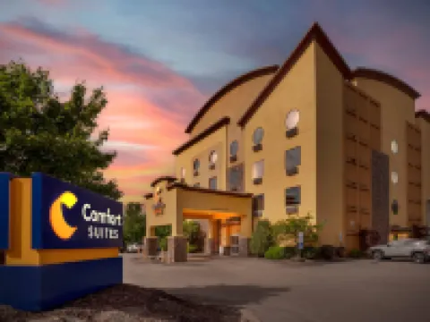 コンフォート スイーツ モンロービル - ピッツバーグ イースト モンロービルのホテル