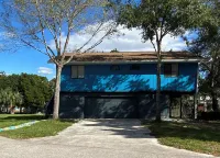 Mermaids Hideaway on the banks of beautiful waterways