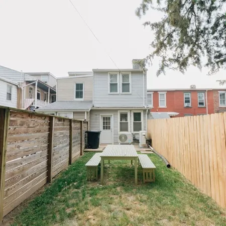 Comfy renovated townhome - heart of Downtown Lancaster