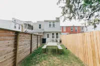 Comfy renovated townhome - heart of Downtown Lancaster 富蘭克林·馬歇爾學院附近的飯店