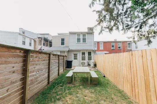 Comfy renovated townhome - heart of Downtown Lancaster