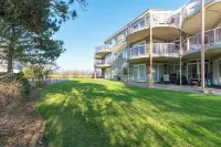 Cozy Apartment Near Beach Hotels near Wandelstartpunt De Zandloper