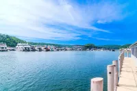 Cozy Lake Cumberland Retreat with hot tub, just above Jamestown Marina!