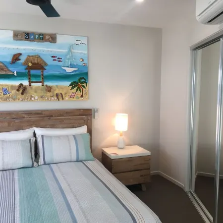 BEACH  Luxury Upmarket 2B 2B unit, OCEAN VIEWS!  250m to BUDDINA BEACH!
