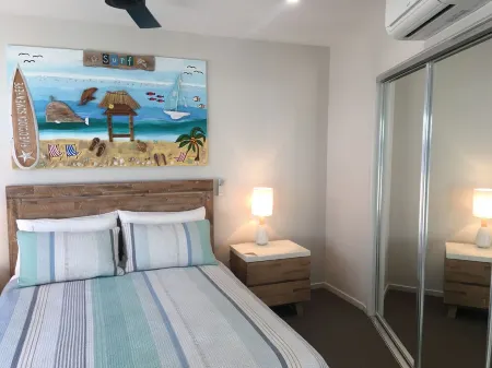 BEACH  Luxury Upmarket 2B 2B unit, OCEAN VIEWS!  250m to BUDDINA BEACH!