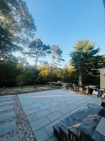 Spacious multiples bedroom house in enchanting Calverton with WiFi, AC Отели в г. Калвертон