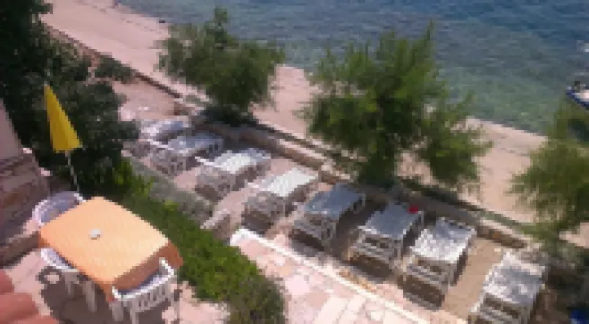 Villa Vedran apartment Vedran B with sun beds facing the sea