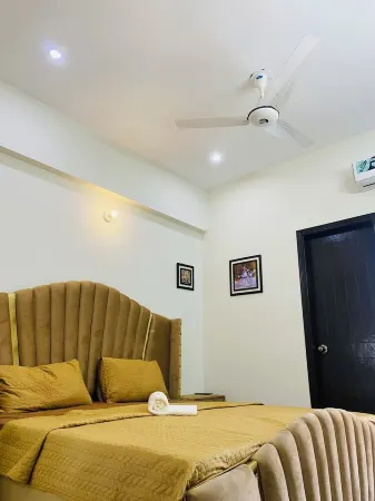 Spacious 3-Bedroom Apartment with Lounge, Kitchen, Free Wi-Fi, Parking & More!