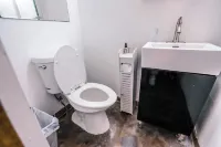 Cozy 1-bedroom apartment with WiFi, AC in gorgeous Chicago Hotels in Bronzeville