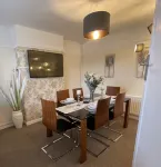 Delightful 2 bed detached home with secure parking Hotels in Cannock