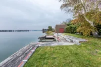Stunning Mid-Century Inspired Lake House, Private Pool, Jet-ski & Boat Dock!