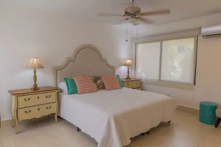 Coronado Paradise: Pool, GameRoom, BBQ: 14 Guests Отели в г. Чаме