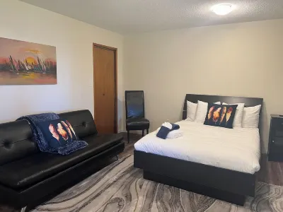 Oceanfront Lodge; your private, family-friendly retreat in the trees Hotels near Sandcut Beach