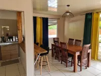 5 minutes from the dock and shops. Nice renovated house for families in Moorea