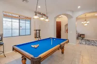 The Good Life in Goodyear.Pool.spa.Golf.Pool table minutes to ballfields/Stadium