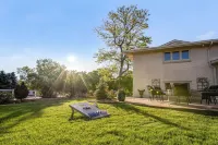 Mid-Century Escape ~ 7BR ~ Sleeps 22 + Hot Tub & Games