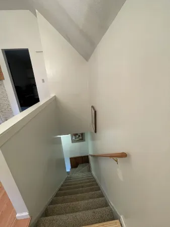 Beautifully updated and spacious 1 Bedroom Apt.